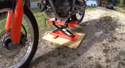 How Do I Know If a Motorcycle Needs To Be Lifted