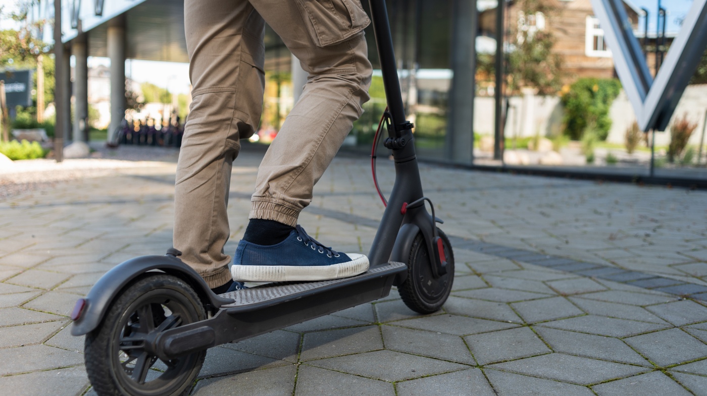 how to ride an electric scooter
