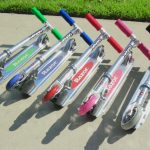 how do you fold a razor scooter